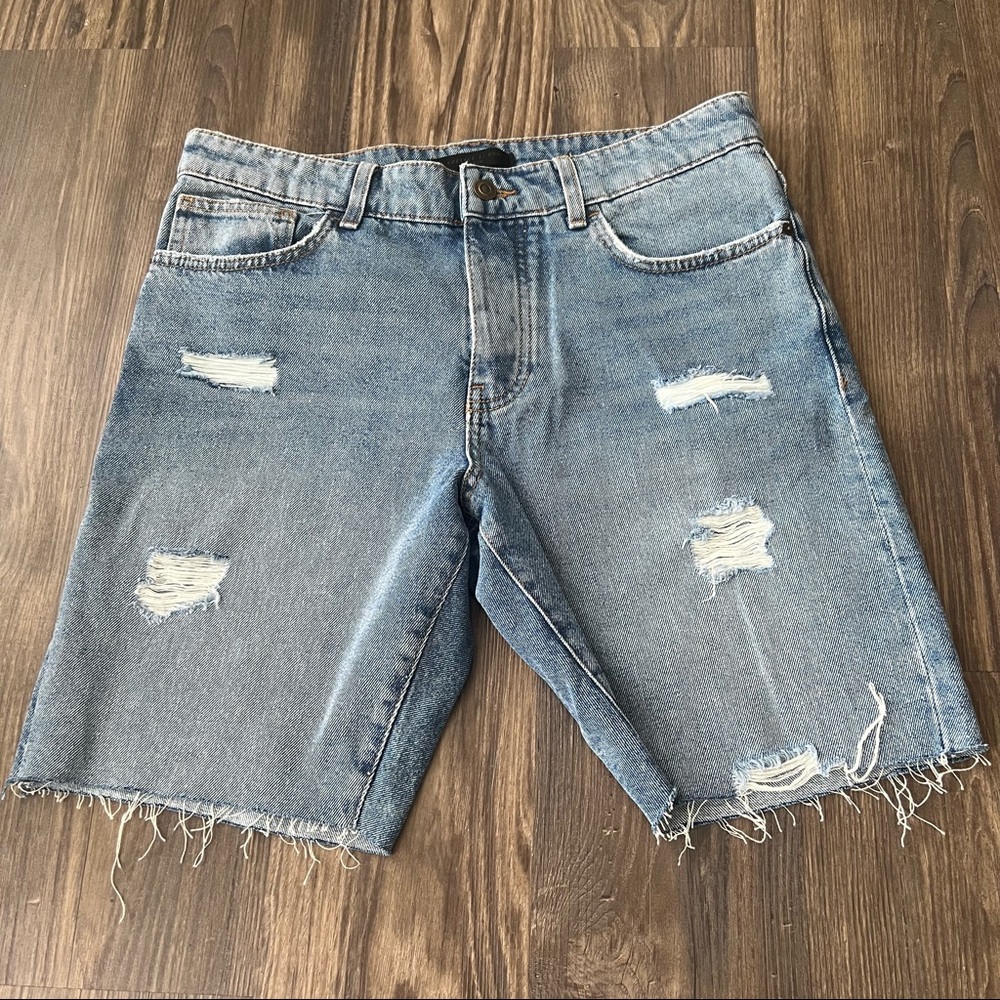 Forever 21 Men NWT Distressed Mid Rise Skinny Jean Shorts - Picture 3 of 13